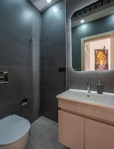 Апартаменты Sehir Merkezinde Lueks - Ocekhomes Adin