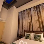 Sehir Merkezinde Lueks - Ocekhomes Adin