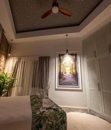 Sehir Merkezinde Lueks - Ocekhomes Adin Fethiye